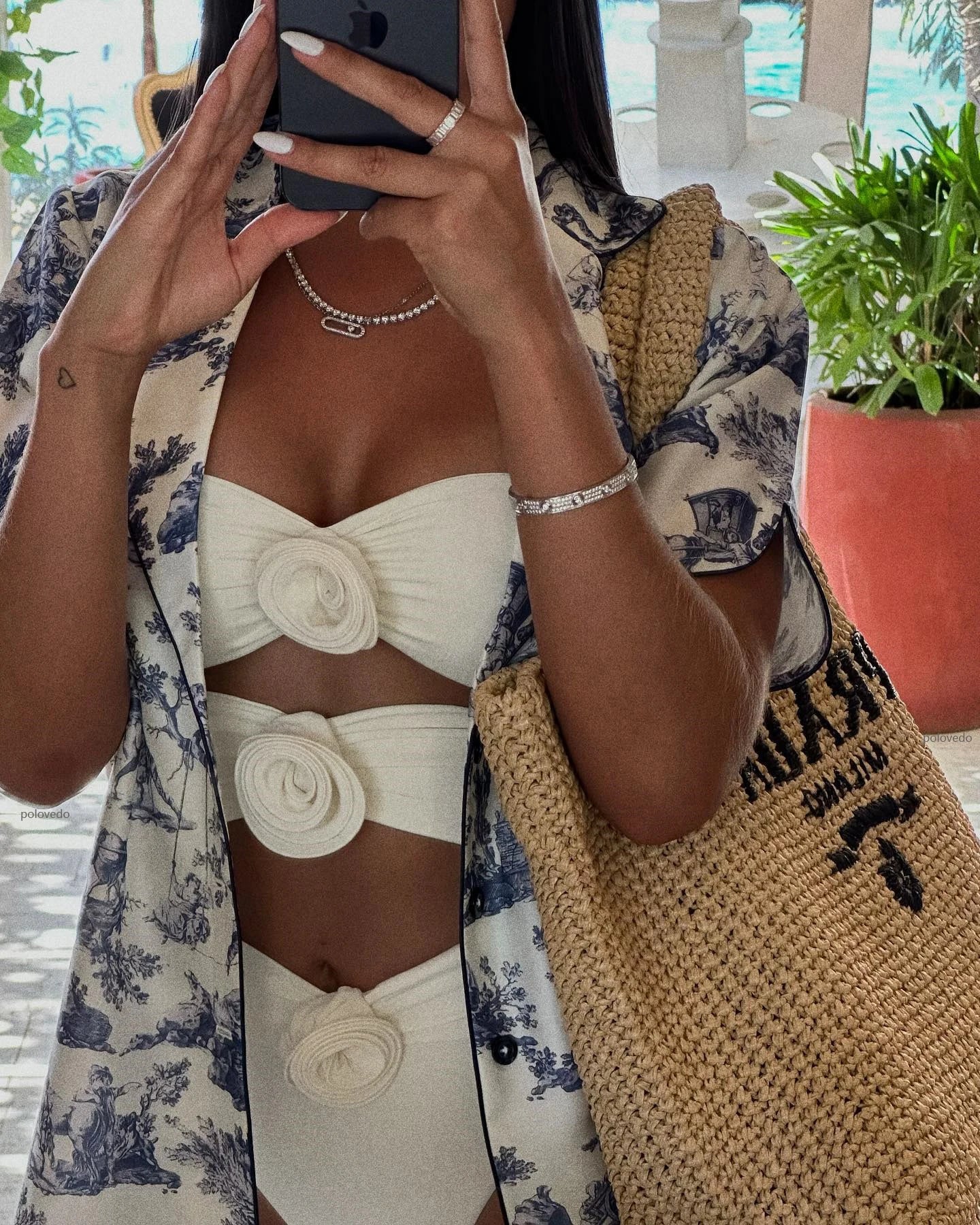 Two-Pieces roses
